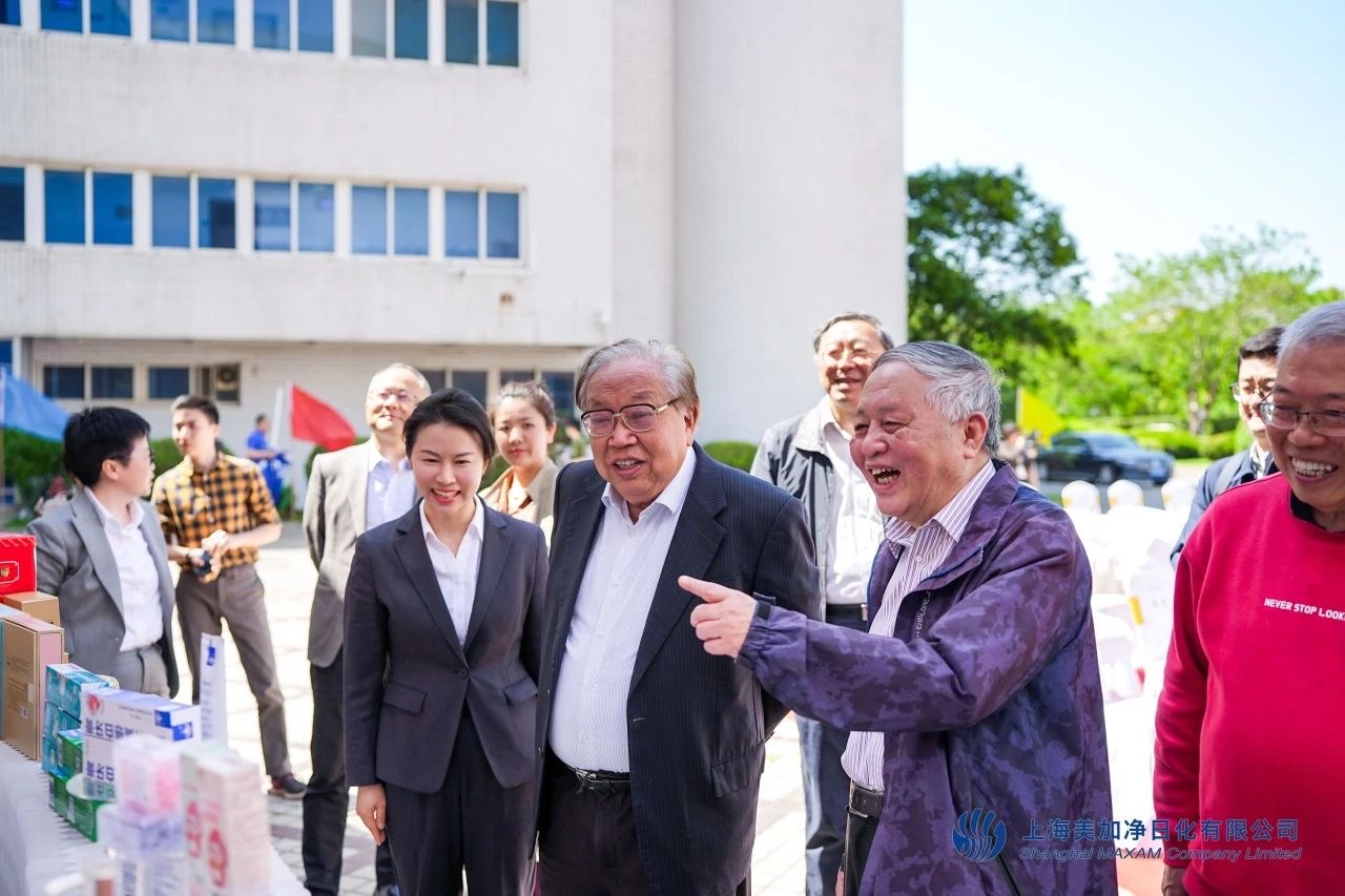 户外参观.jpg