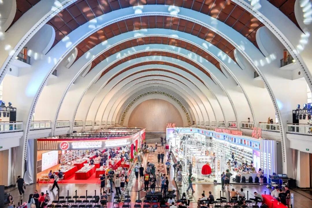 书香遇笑容｜美加净日化上海书展热销出圈！